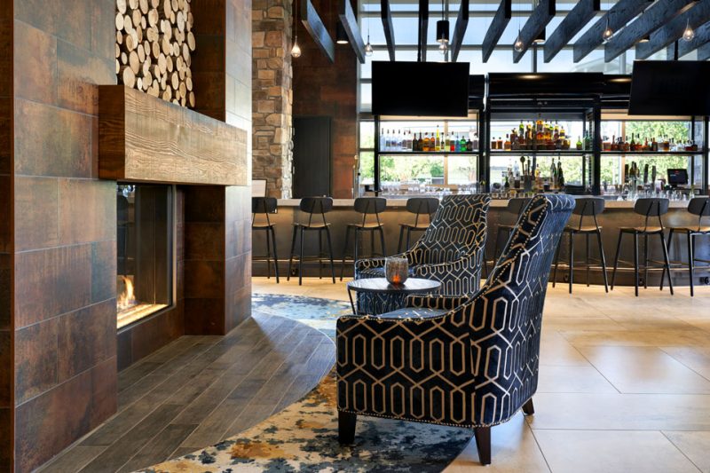 Archer Hotel Redmond - Archer's Kitchen + Bar Fireplace Seating