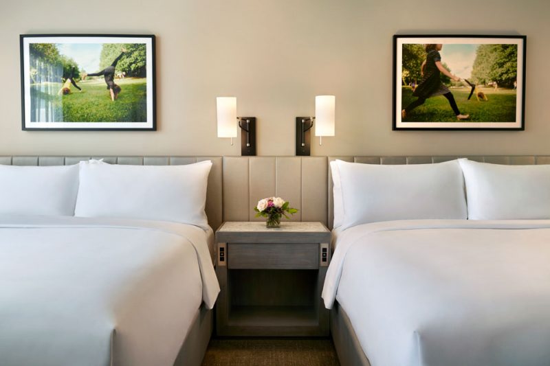 Archer Hotel Redmond - Double King Guest Room beds with art work