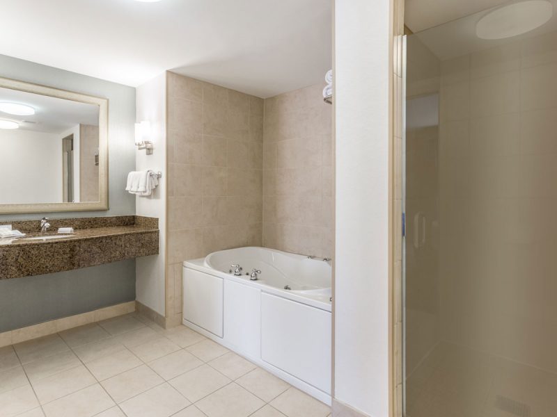 Hilton Garden Inn Albany SUNY - One Bedroom Suite Bathroom
